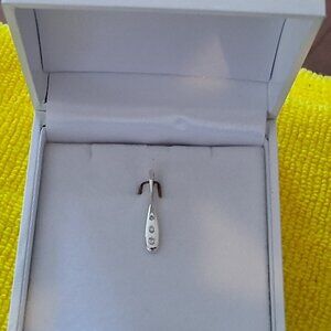 Ladies Sterling silver and diamond pendant